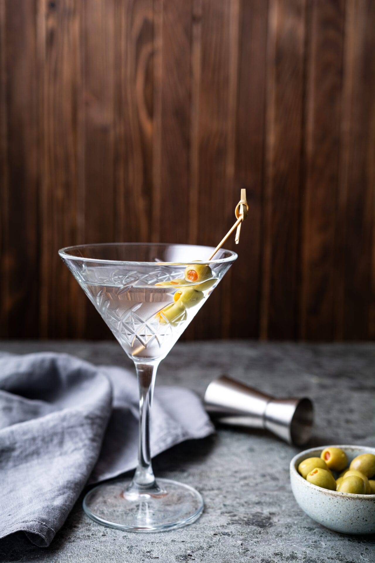 Delicious Dry Martini Recipe featured