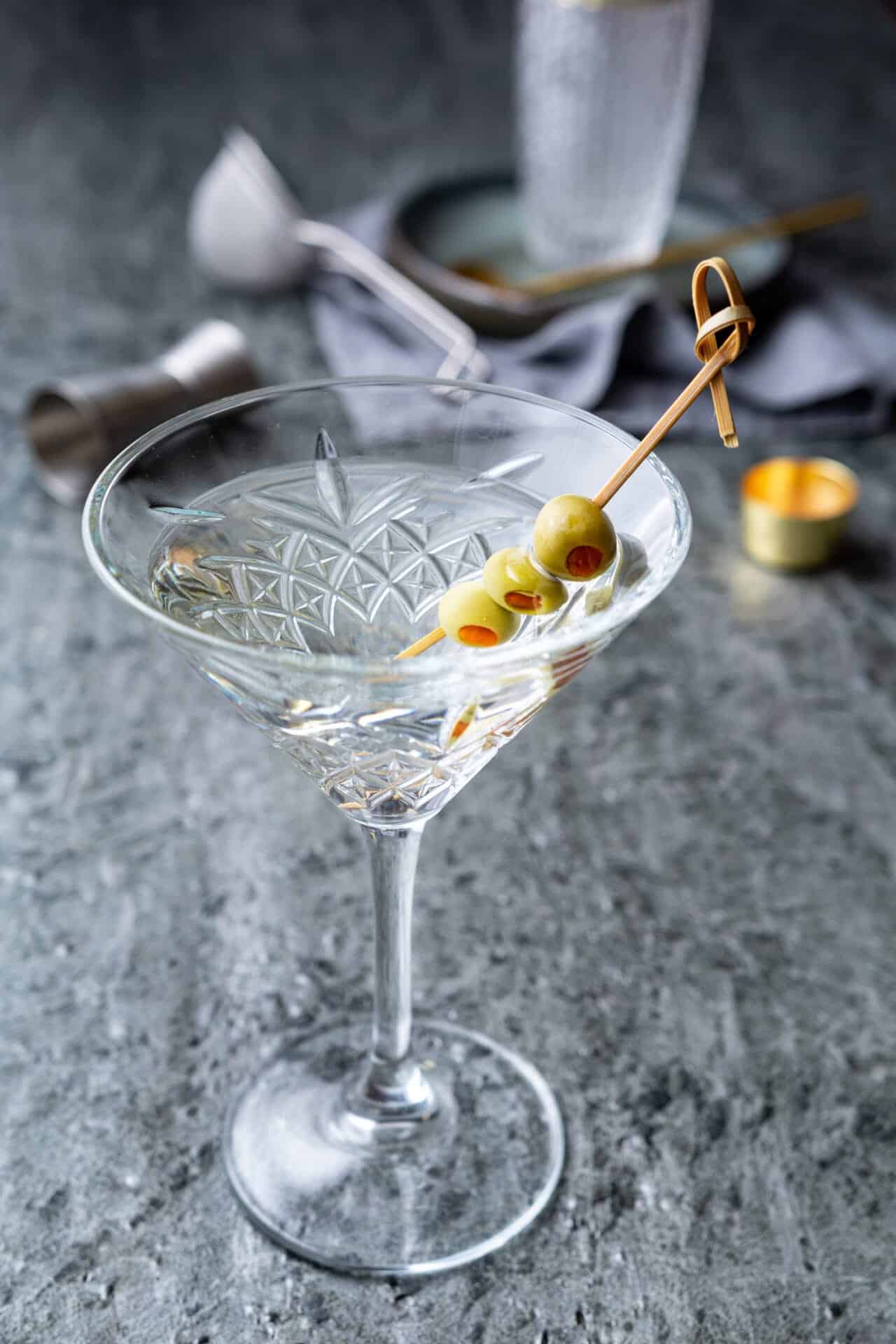 Delicious Dry Martini Recipe featured